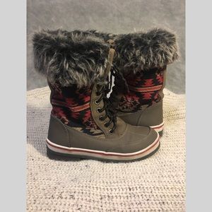 Snow boots